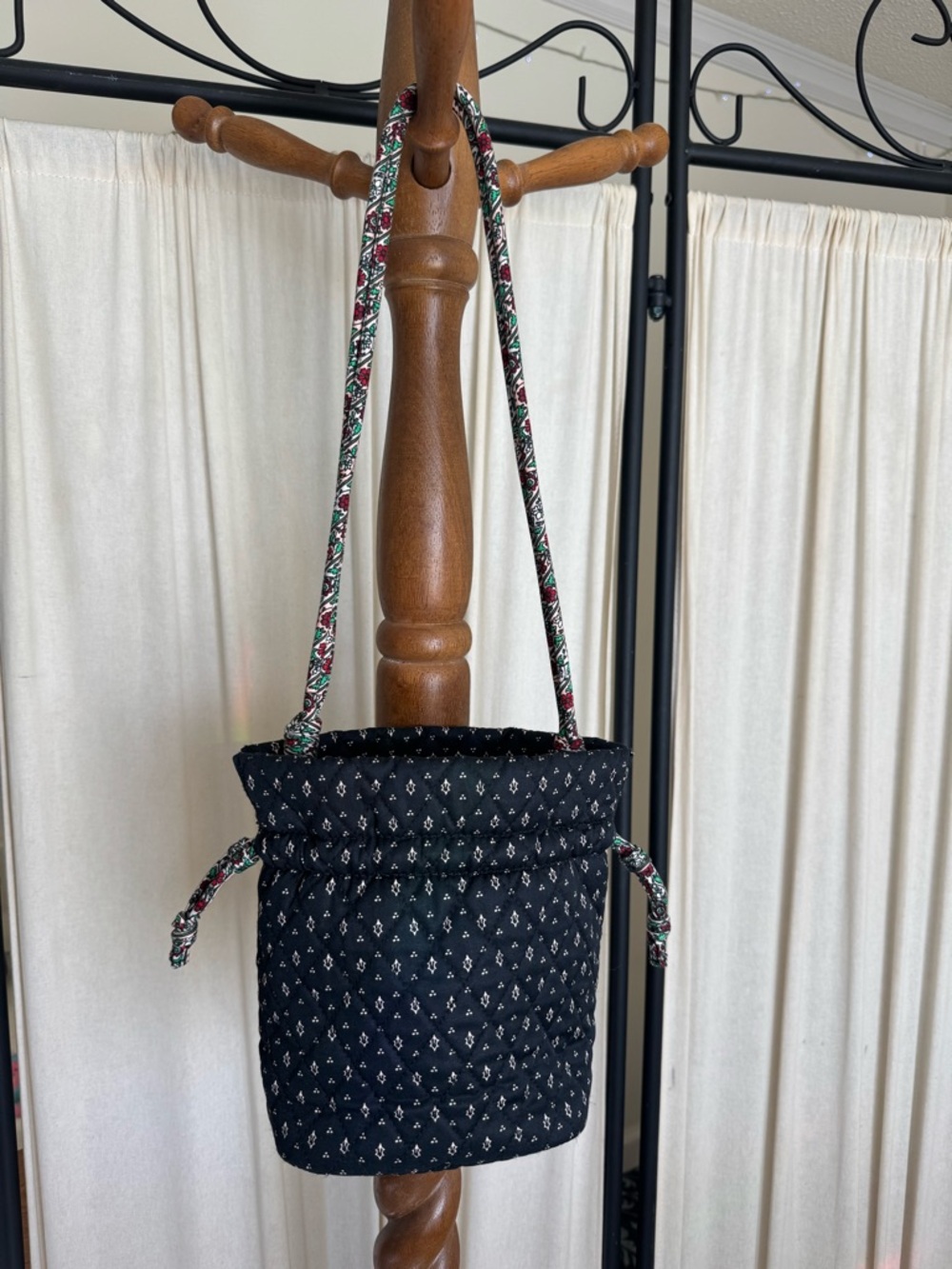 Vera Bradley Tilden Drawstring-Holly Days